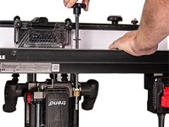 Fresa verticale con regolazione dell'altezza dei banchi fresa