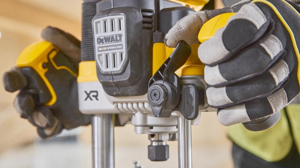 akku-oberfraese-dewalt-d-dcw620h2-qw-03