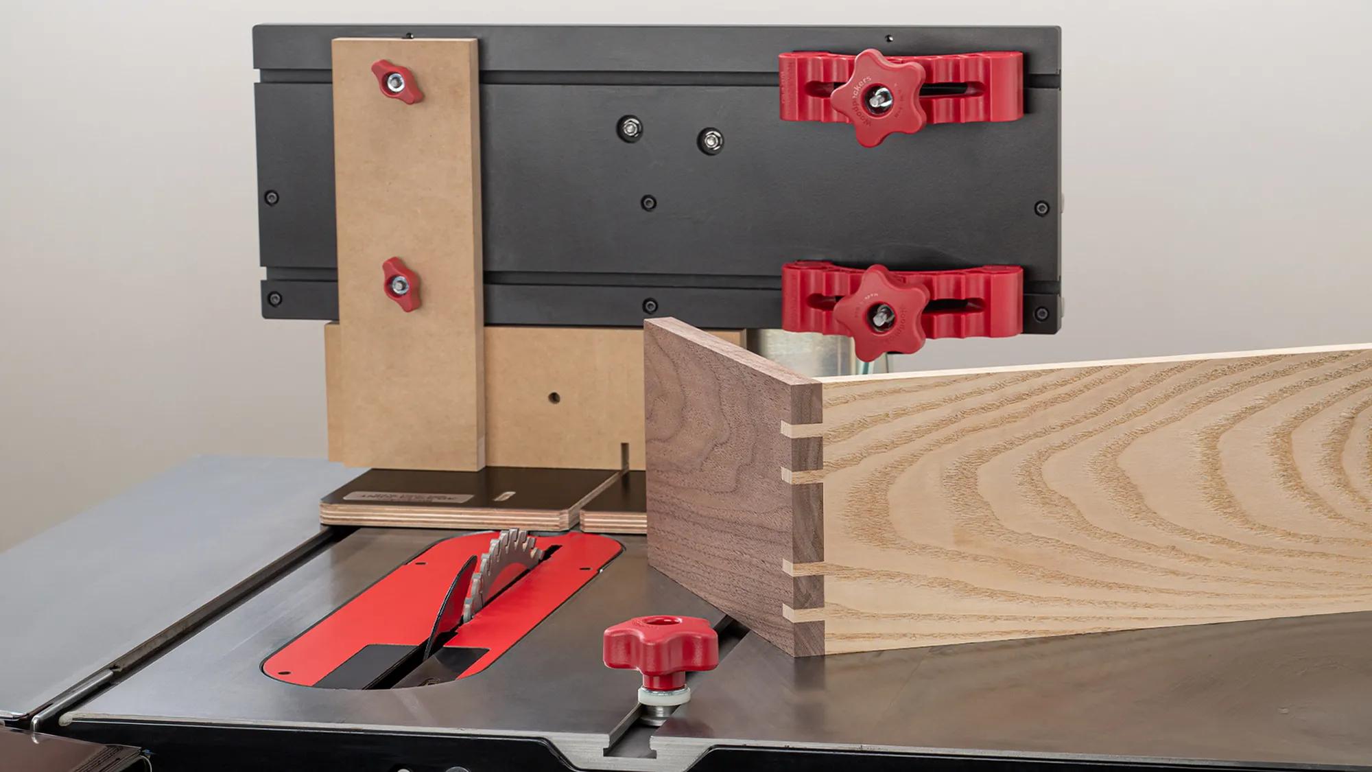 fingerzinken-schiebeschlitten-woodpeckers-w-ajaj-03