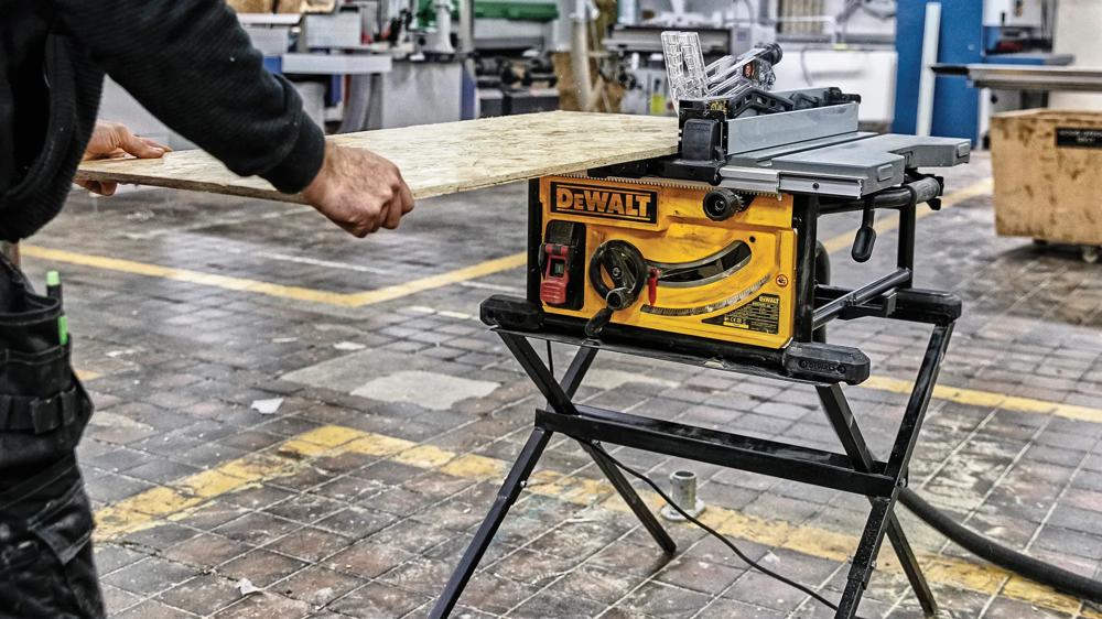 tischkreissaege-dewalt-d-dwe7492-qs-03