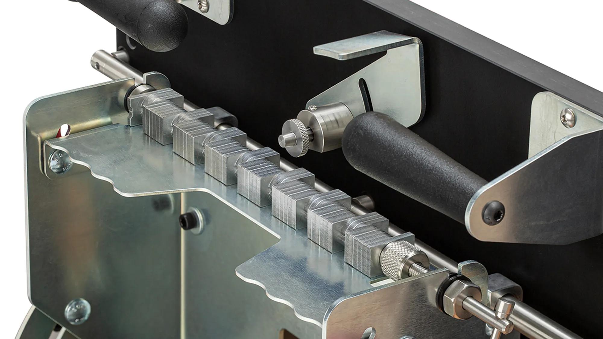 fingerzinken-schiebeschlitten-woodpeckers-w-ajaj-08