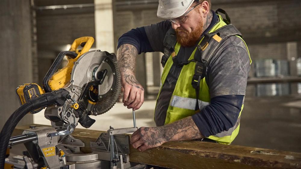 akku-paneelsaege-dewalt-d-dcs782n-xj-05