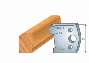 Pair of deflectors 130