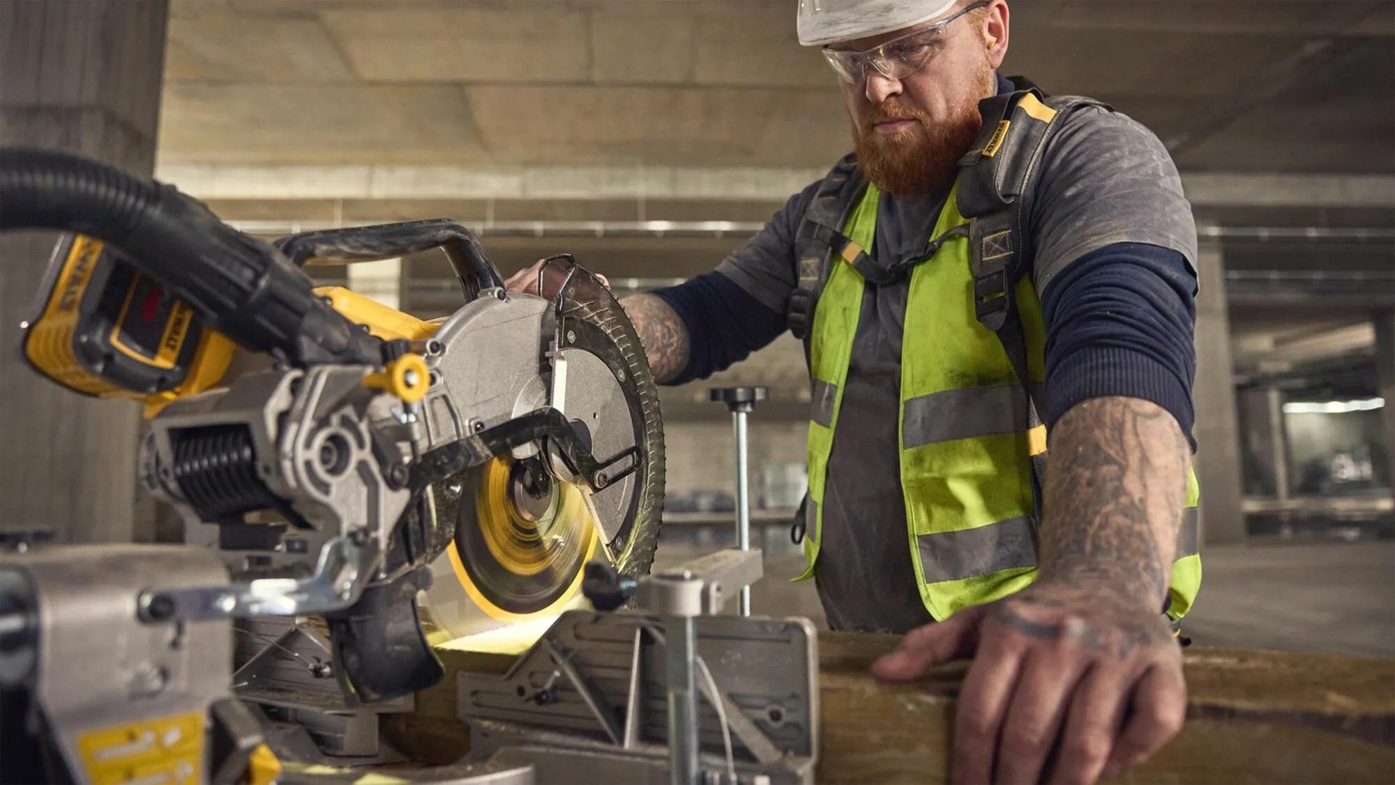 akku-paneelsaege-dewalt-d-dcs782n-xj-03