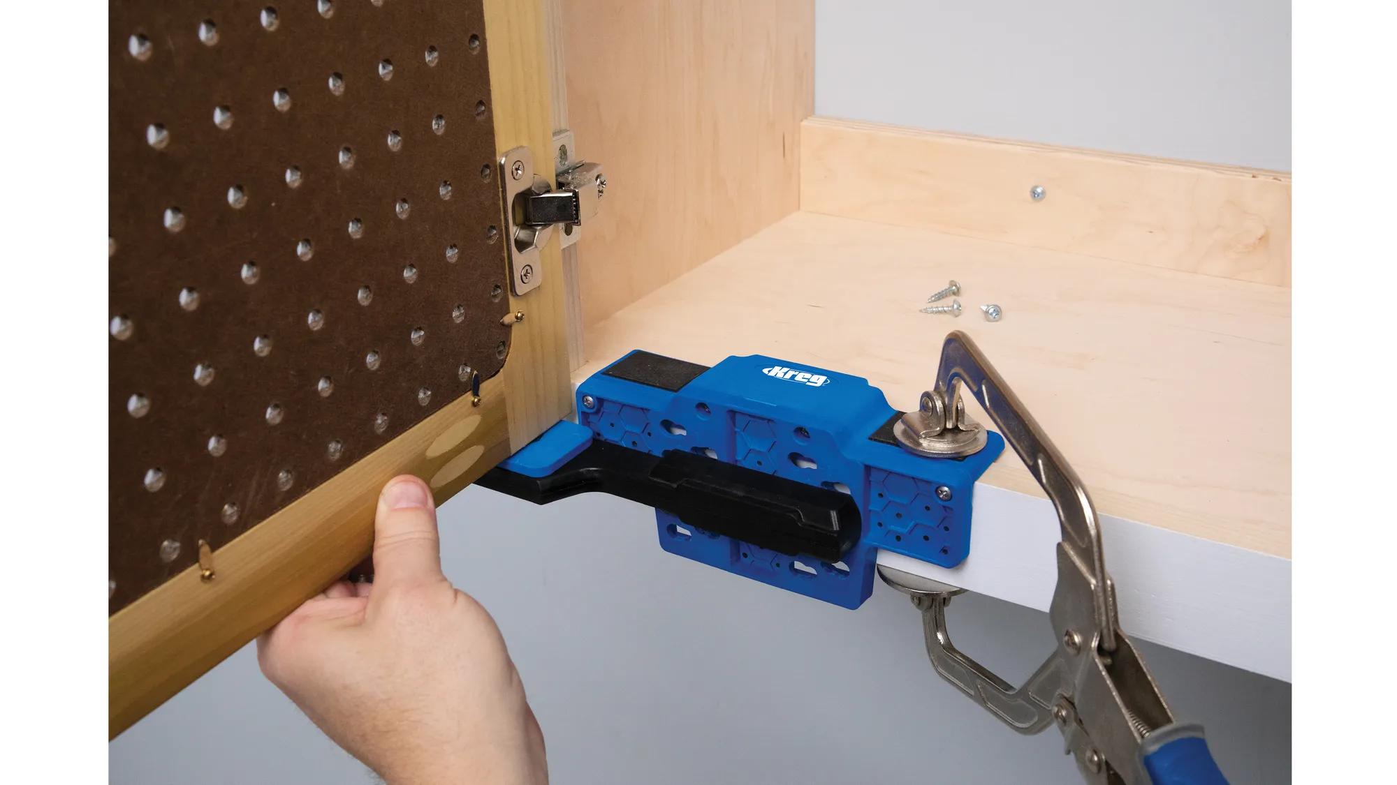 montagevorrichtung-schranktuer-kreg-kr-khi-cdij-02