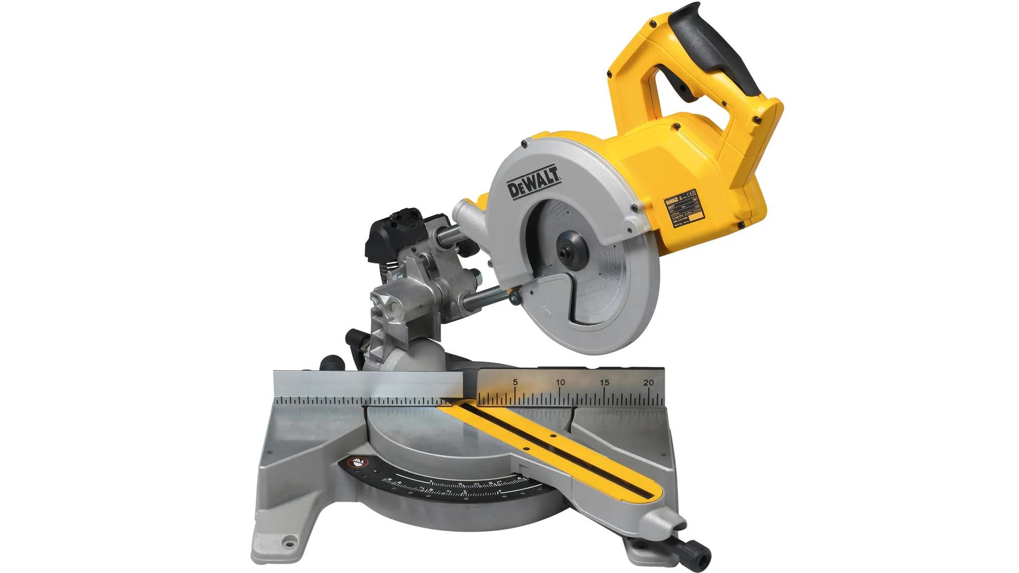 kappsaege-dewalt-d-dws777-qs-01