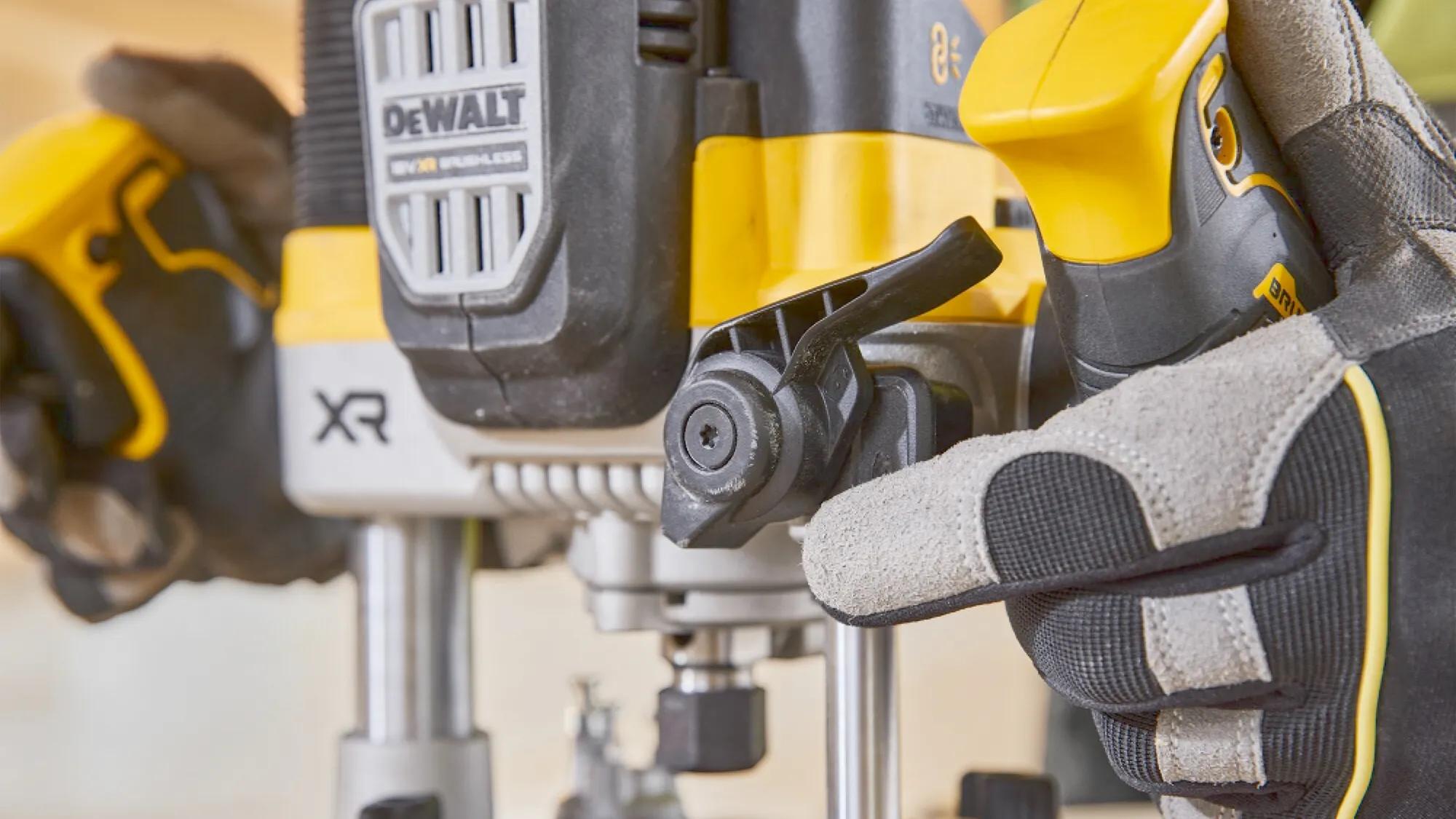 akku-oberfraese-dewalt-d-dcw620h2-qw-11