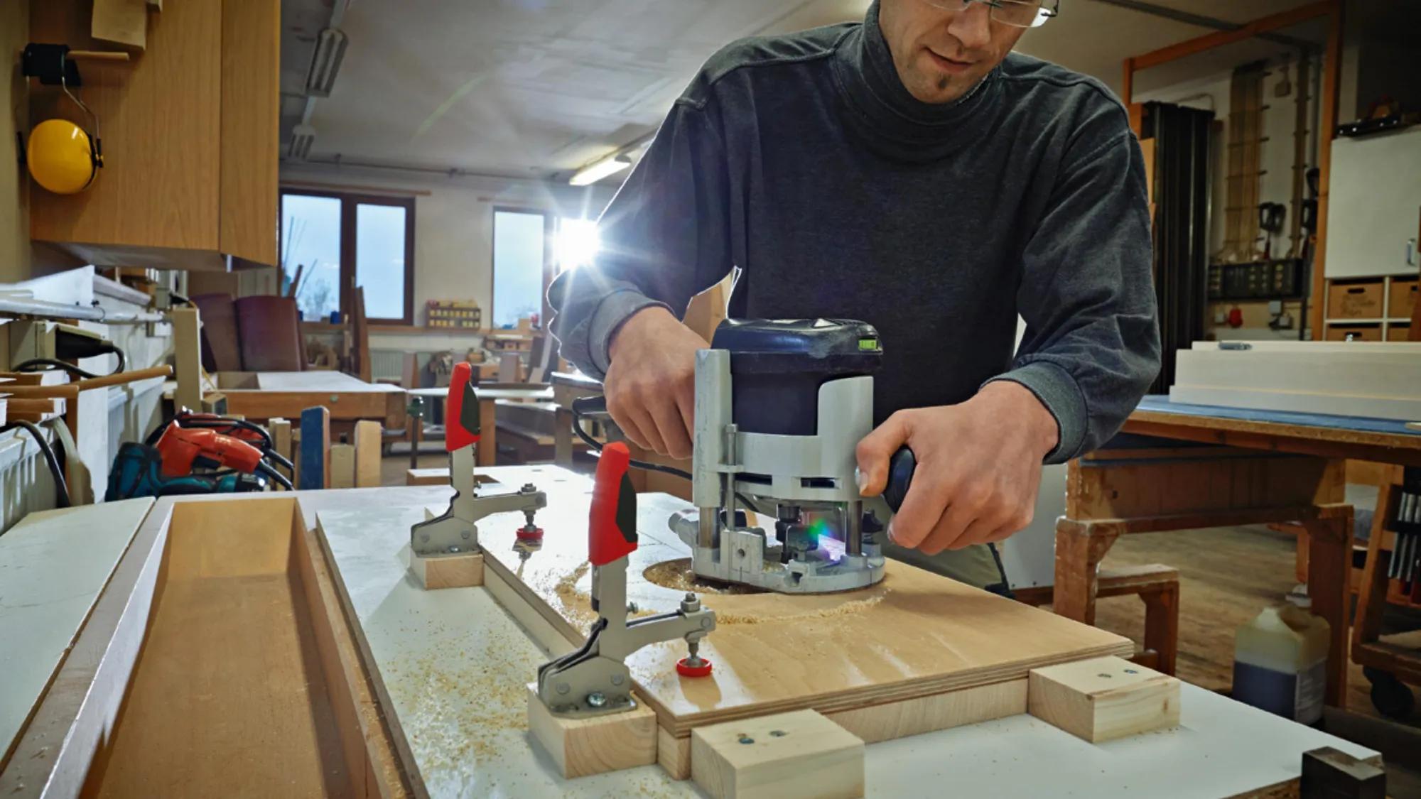 senkrechtspanner-offener-arm-horiz-grundplatte-bessey-be-stc-vh50-04