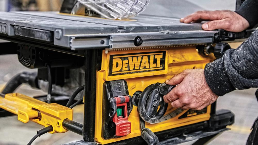 tischkreissaege-dewalt-d-dwe7492-qs-02