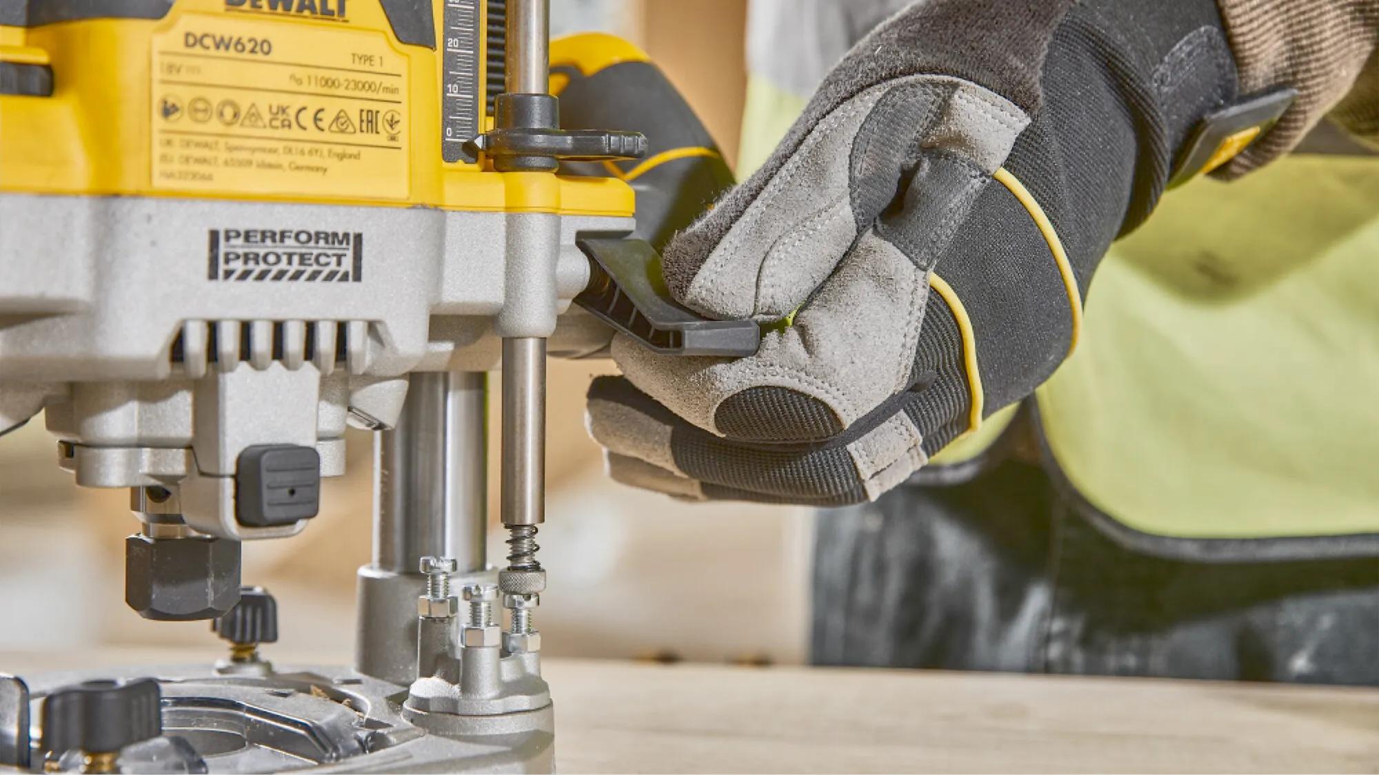 akku-oberfraese-dewalt-d-dcw620h2-qw-12