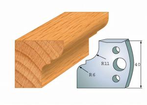 Pair of deflectors 112